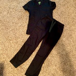 Core Flex UA Scrub Set